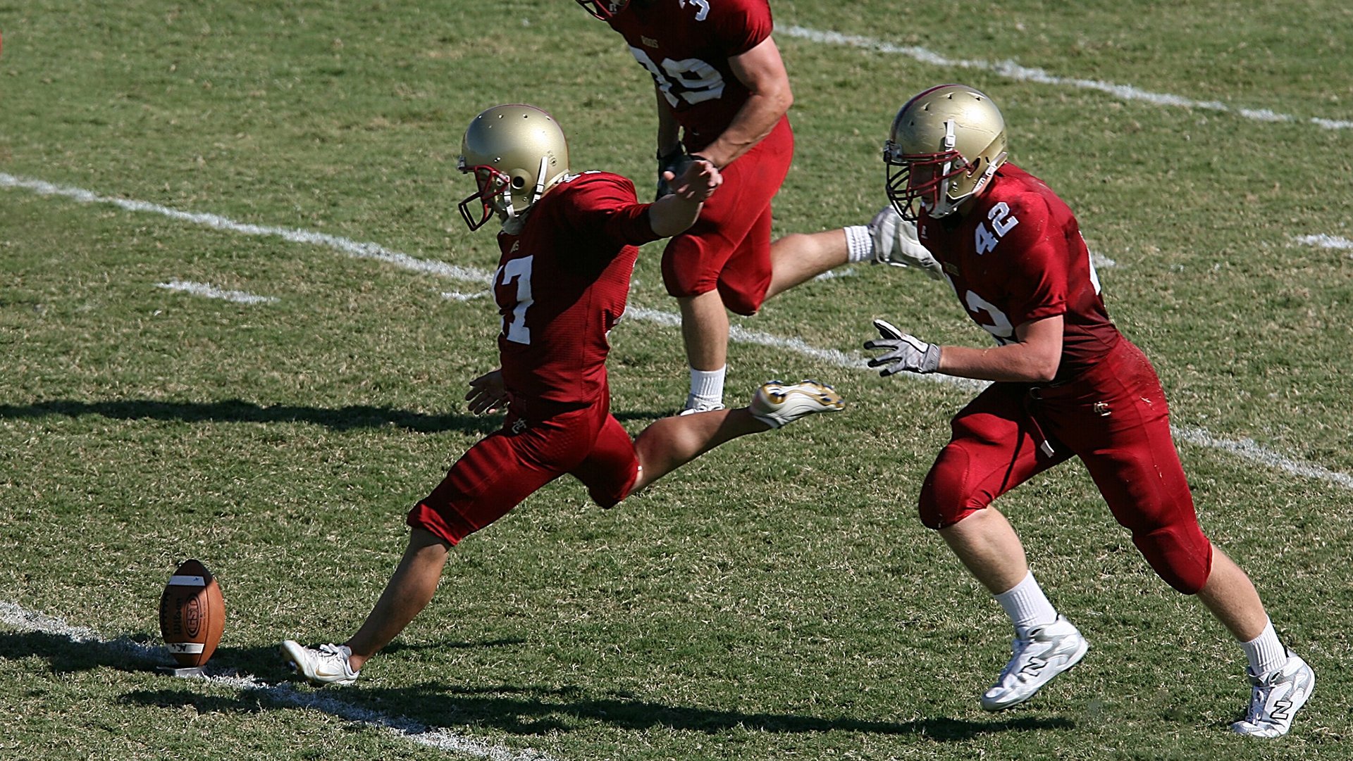 “中国足球运动员海外表现令人瞩目”，中国足球海外球员名单